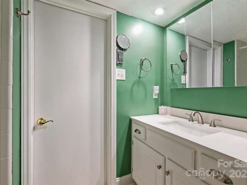 4736 Hedgemore Drive, Charlotte, NC 28209.  MLS# CAR4269160, YatesRealty ID 21204. 