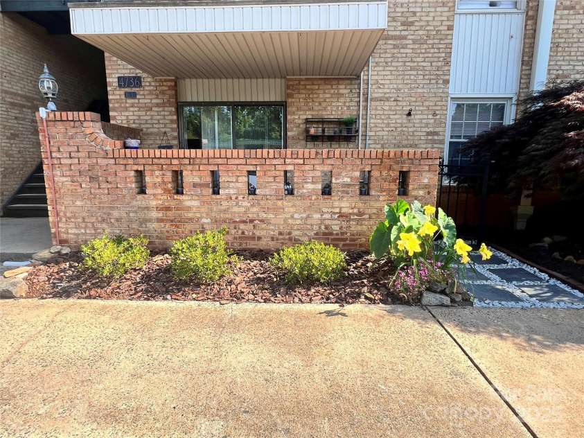 4736 Hedgemore Drive, Charlotte, NC 28209.  MLS# CAR4269160, YatesRealty ID 21204. 