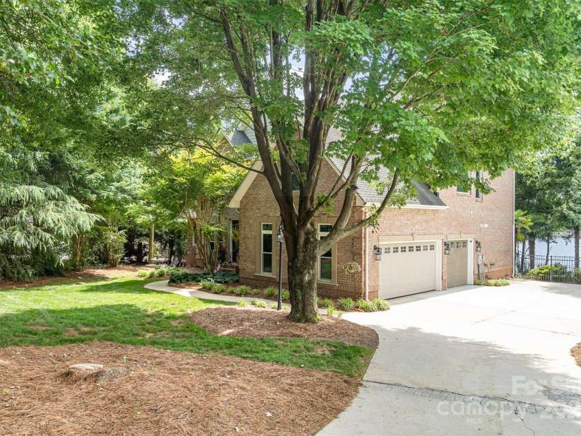 174 Hickory Hill Road, Mooresville, NC 28117.  MLS# CAR4271846, YatesRealty ID 21205. 