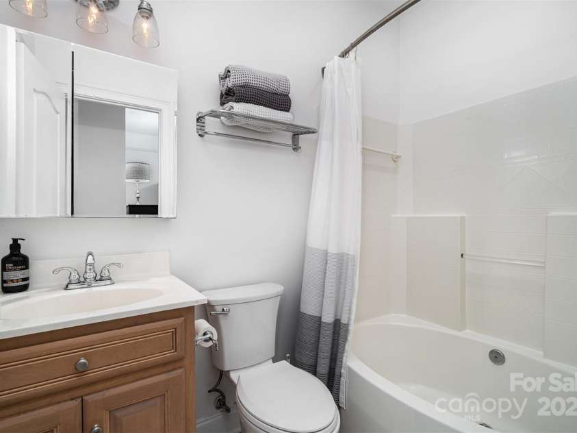 174 Hickory Hill Road, Mooresville, NC 28117.  MLS# CAR4271846, YatesRealty ID 21205. 