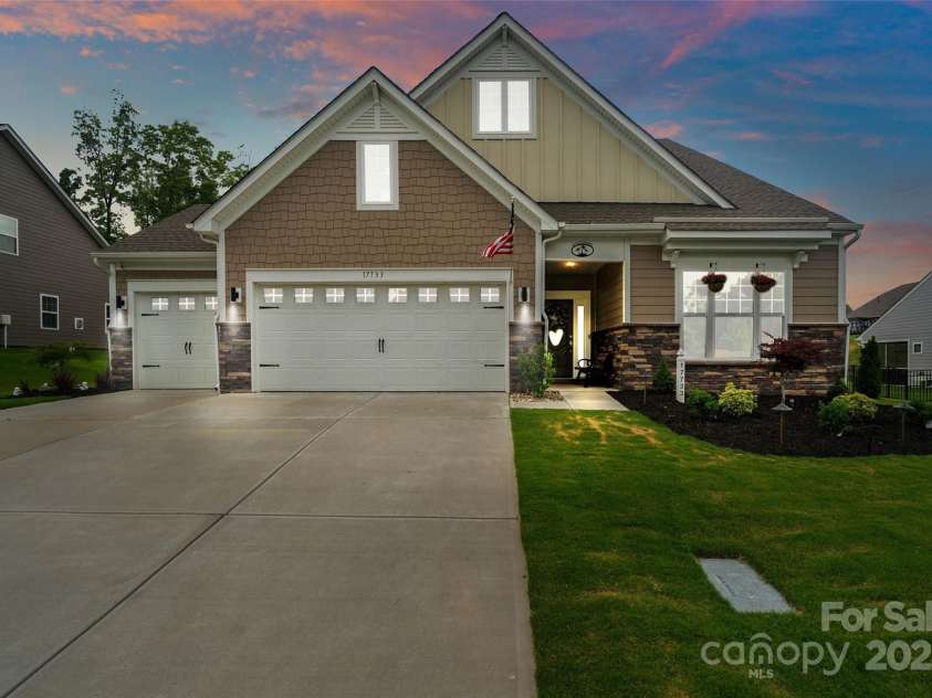 17733 Burnt Hickory Drive, Charlotte, NC 28278.  MLS# CAR4273048, YatesRealty ID 21206. 