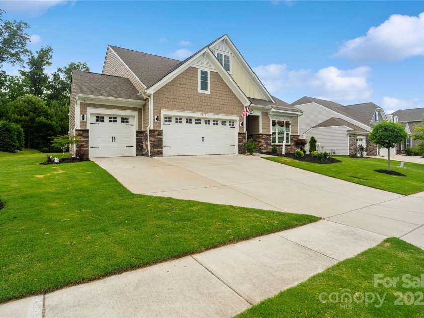 17733 Burnt Hickory Drive, Charlotte, NC 28278.  MLS# CAR4273048, YatesRealty ID 21206. 