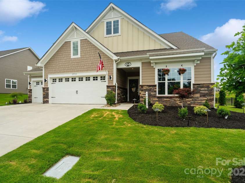 17733 Burnt Hickory Drive, Charlotte, NC 28278.  MLS# CAR4273048, YatesRealty ID 21206. 
