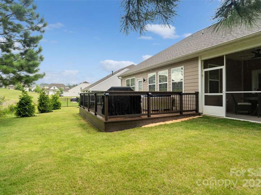 17733 Burnt Hickory Drive, Charlotte, NC 28278.  MLS# CAR4273048, YatesRealty ID 21206. 