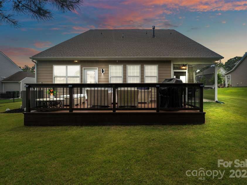 17733 Burnt Hickory Drive, Charlotte, NC 28278.  MLS# CAR4273048, YatesRealty ID 21206. 