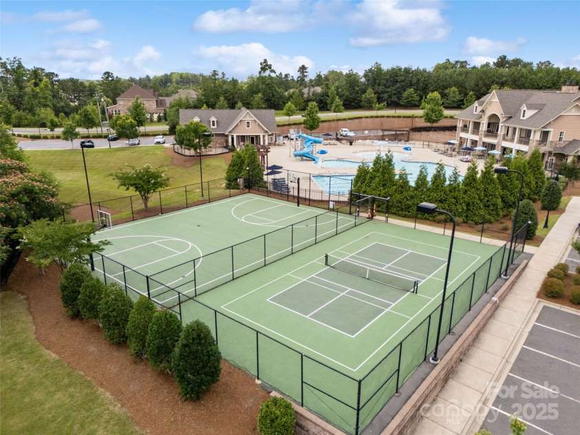 17733 Burnt Hickory Drive, Charlotte, NC 28278.  MLS# CAR4273048, YatesRealty ID 21206. 