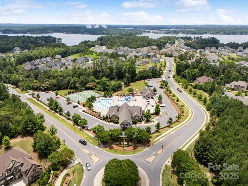 17733 Burnt Hickory Drive, Charlotte, NC 28278.  MLS# CAR4273048, YatesRealty ID 21206. 