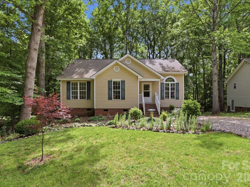 716 King Street, Waxhaw, NC 28173.  MLS# CAR4362486, YatesRealty ID 21206. 