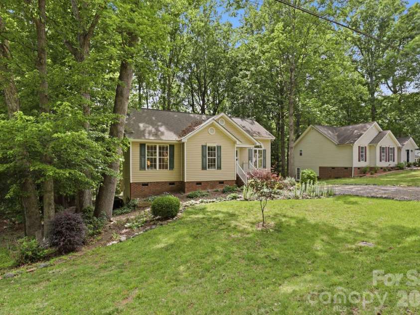 716 King Street, Waxhaw, NC 28173.  MLS# CAR4362486, YatesRealty ID 21206. 