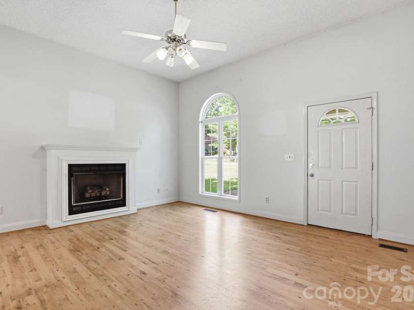 716 King Street, Waxhaw, NC 28173.  MLS# CAR4362486, YatesRealty ID 21206. 