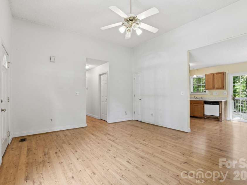 716 King Street, Waxhaw, NC 28173.  MLS# CAR4362486, YatesRealty ID 21206. 