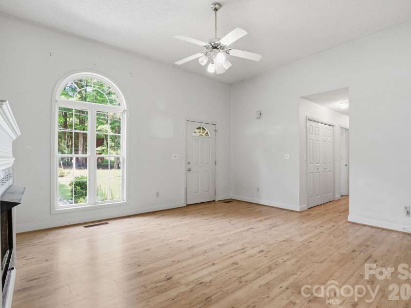 716 King Street, Waxhaw, NC 28173.  MLS# CAR4362486, YatesRealty ID 21206. 