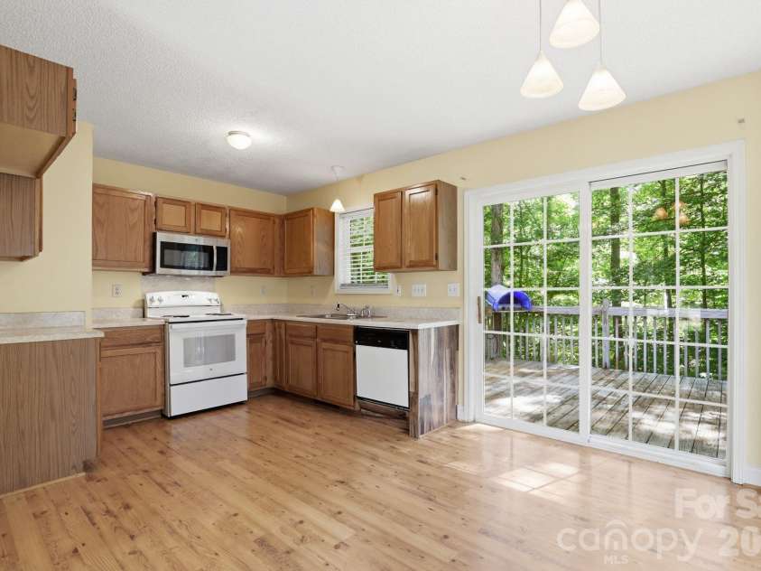 716 King Street, Waxhaw, NC 28173.  MLS# CAR4362486, YatesRealty ID 21206. 