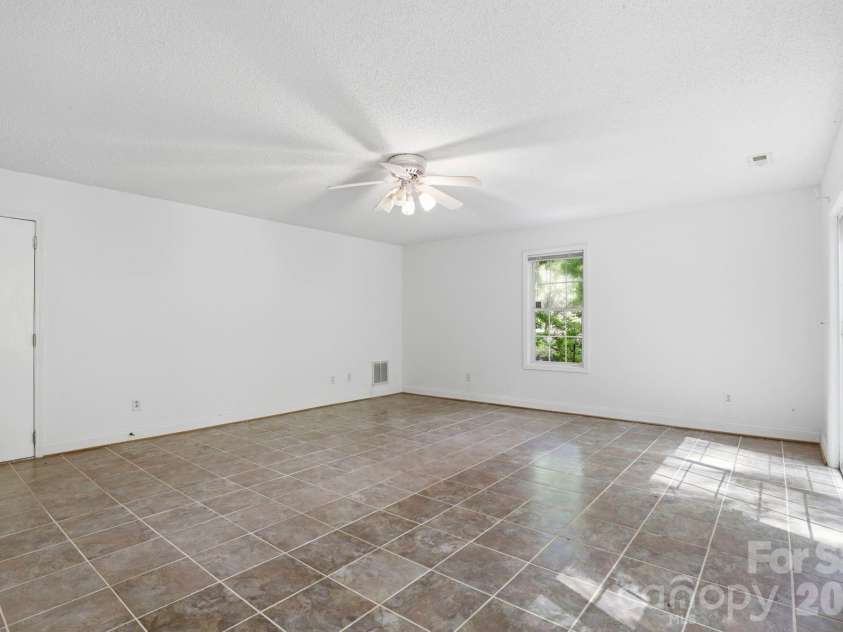 716 King Street, Waxhaw, NC 28173.  MLS# CAR4362486, YatesRealty ID 21206. 