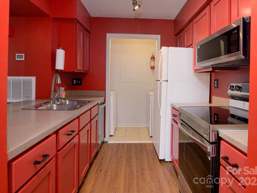 11163 Harrowfield Road, Charlotte, NC 28226.  MLS# CAR4245457, YatesRealty ID 21208. 