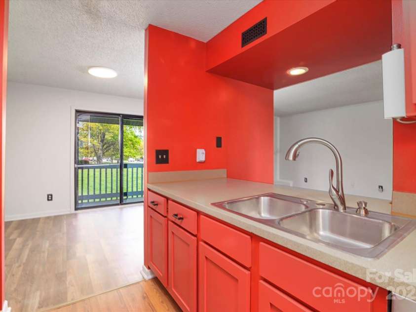 11163 Harrowfield Road, Charlotte, NC 28226.  MLS# CAR4245457, YatesRealty ID 21208. 