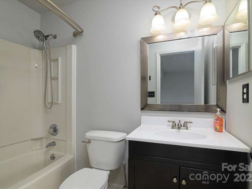 11163 Harrowfield Road, Charlotte, NC 28226.  MLS# CAR4245457, YatesRealty ID 21208. 