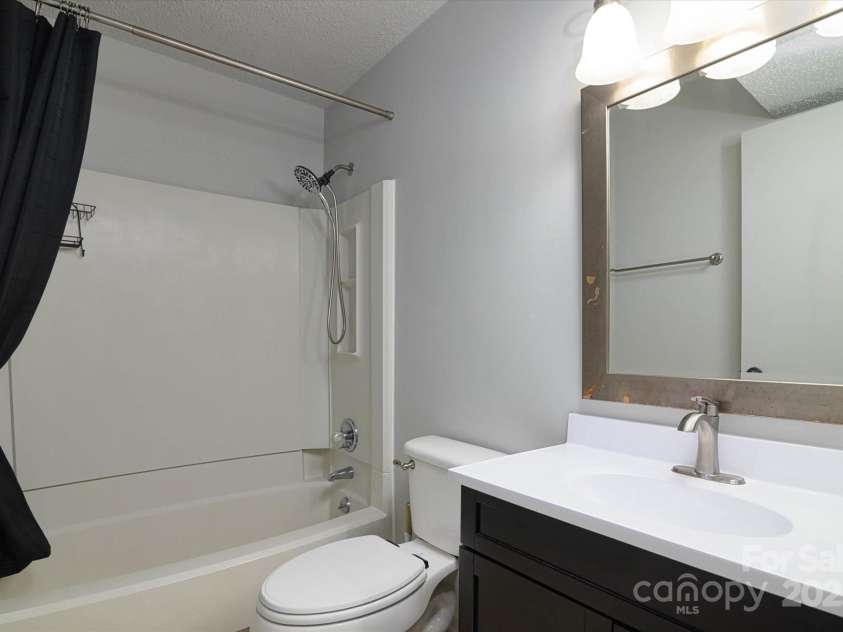 11163 Harrowfield Road, Charlotte, NC 28226.  MLS# CAR4245457, YatesRealty ID 21208. 