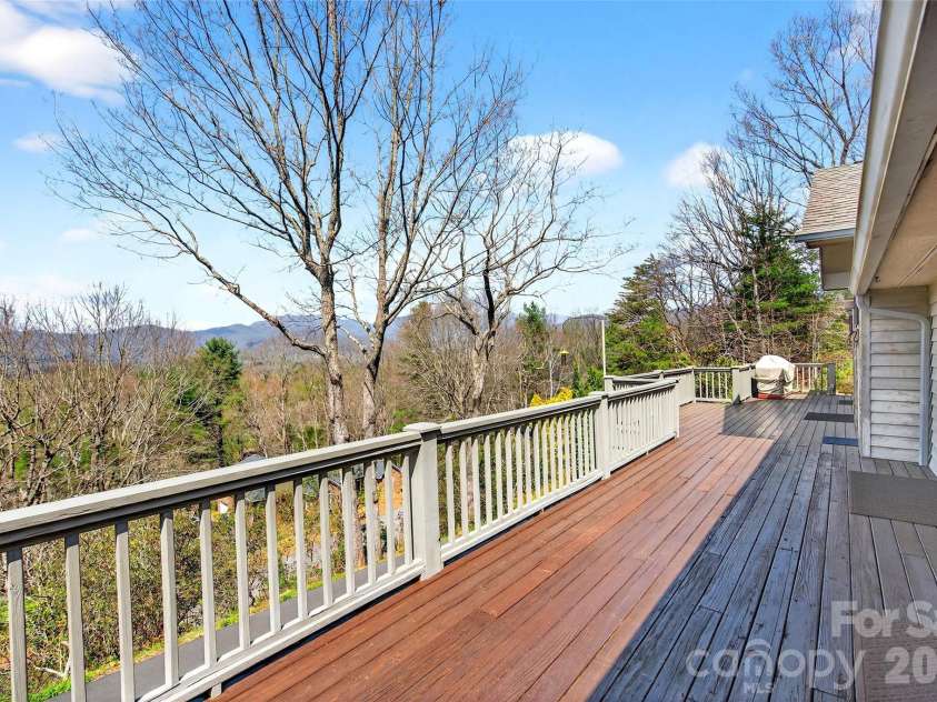 3 Tree Top Place, Black Mountain, NC 28711.  MLS# CAR4361235, YatesRealty ID 21208. 
