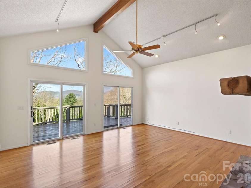 3 Tree Top Place, Black Mountain, NC 28711.  MLS# CAR4361235, YatesRealty ID 21208. 