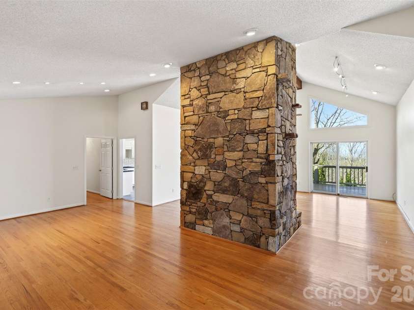 3 Tree Top Place, Black Mountain, NC 28711.  MLS# CAR4361235, YatesRealty ID 21208. 