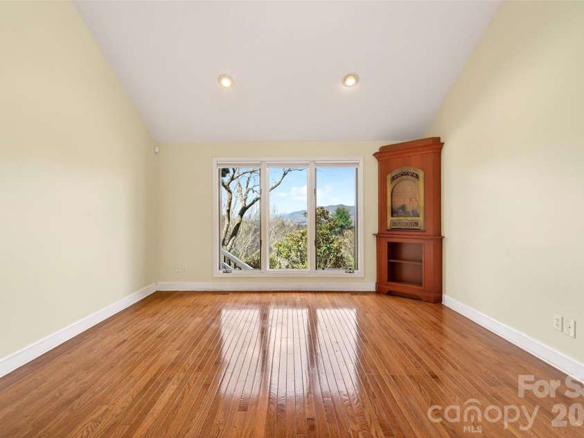 3 Tree Top Place, Black Mountain, NC 28711.  MLS# CAR4361235, YatesRealty ID 21208. 