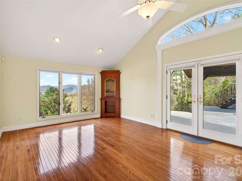 3 Tree Top Place, Black Mountain, NC 28711.  MLS# CAR4361235, YatesRealty ID 21208. 