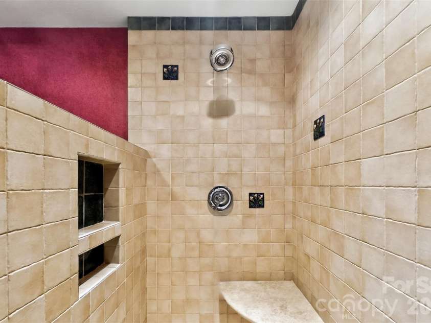 3 Tree Top Place, Black Mountain, NC 28711.  MLS# CAR4361235, YatesRealty ID 21208. 