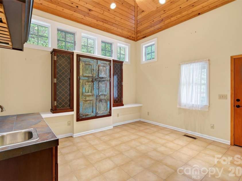 3 Tree Top Place, Black Mountain, NC 28711.  MLS# CAR4361235, YatesRealty ID 21208. 