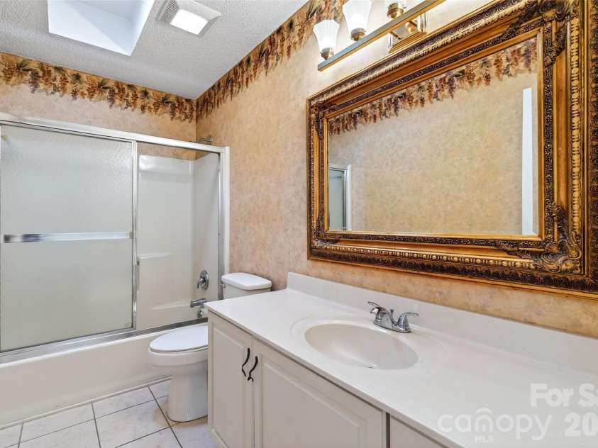 3 Tree Top Place, Black Mountain, NC 28711.  MLS# CAR4361235, YatesRealty ID 21208. 