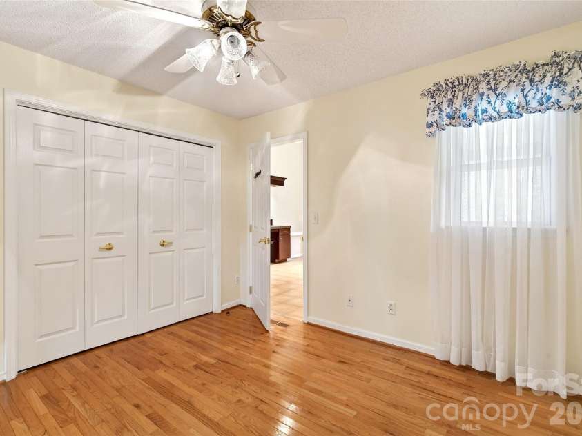 3 Tree Top Place, Black Mountain, NC 28711.  MLS# CAR4361235, YatesRealty ID 21208. Guest bedroom