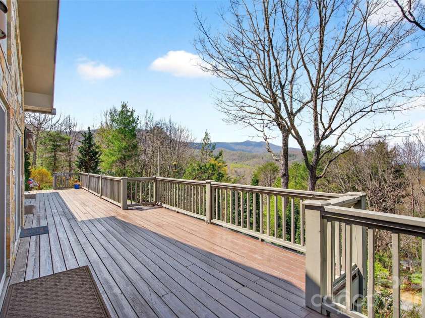 3 Tree Top Place, Black Mountain, NC 28711.  MLS# CAR4361235, YatesRealty ID 21208. Mountain Views