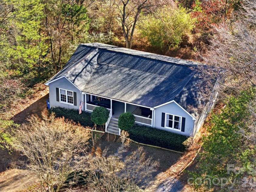 7775 Marlette Lane, Sherrills Ford, NC 28673.  MLS# CAR4341133, YatesRealty ID 2121. A warm welcome home starts here.