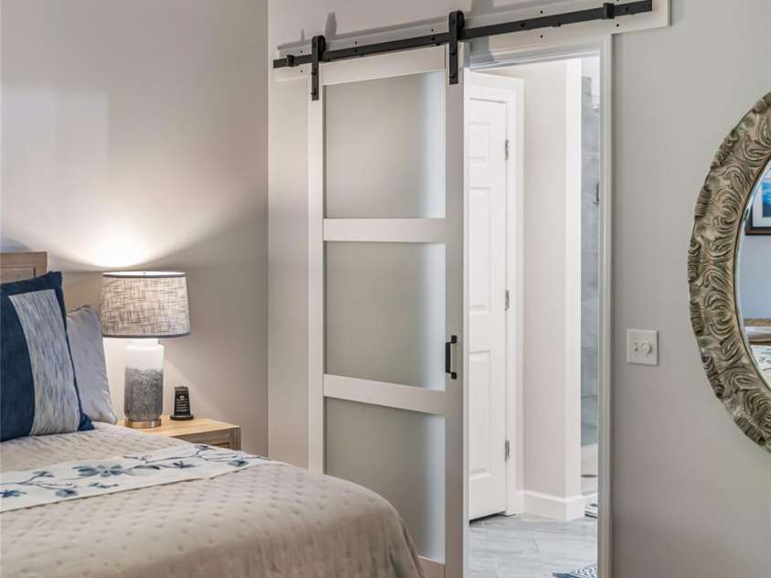 26 Victoria Park Drive, Hendersonville, NC 28792.  MLS# CAR4249144, YatesRealty ID 21210. 