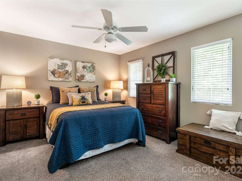 26 Victoria Park Drive, Hendersonville, NC 28792.  MLS# CAR4249144, YatesRealty ID 21210. 