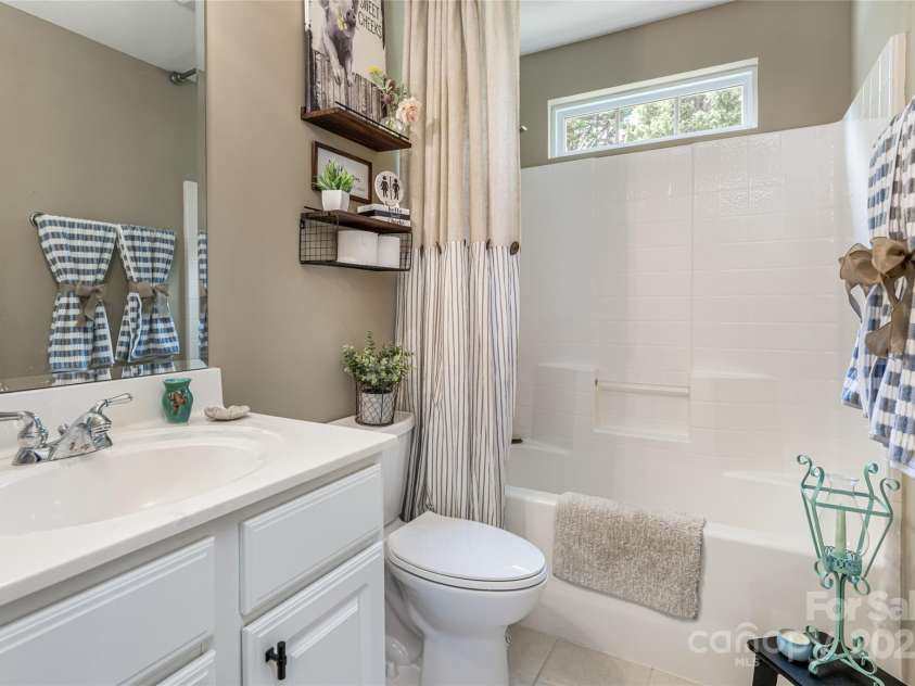 26 Victoria Park Drive, Hendersonville, NC 28792.  MLS# CAR4249144, YatesRealty ID 21210. 