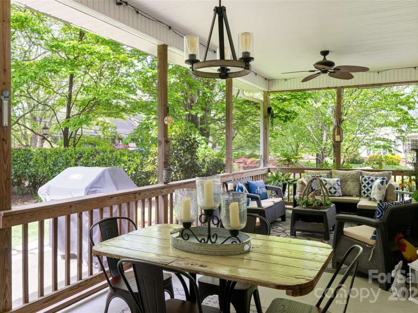 26 Victoria Park Drive, Hendersonville, NC 28792.  MLS# CAR4249144, YatesRealty ID 21210. 