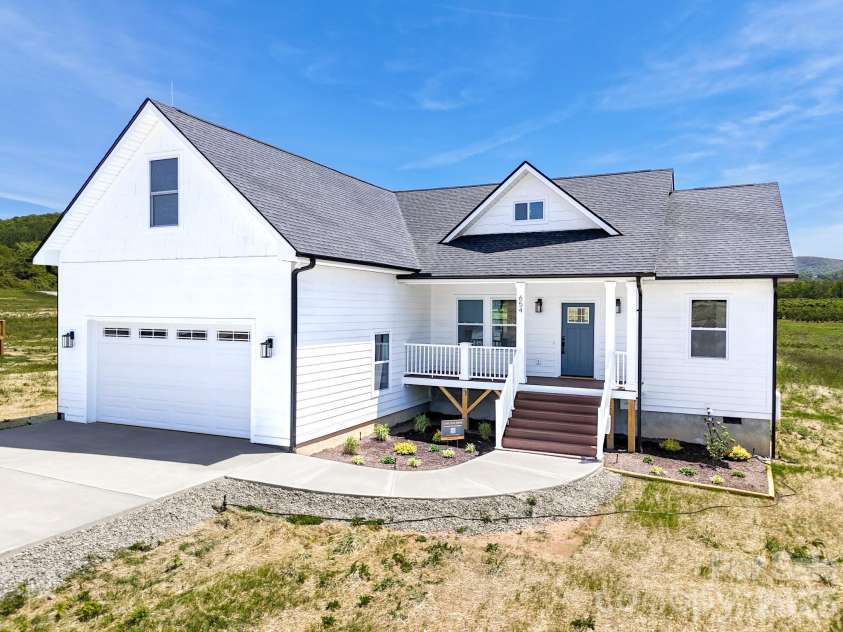 654 Beehive Road, Hendersonville, NC 28792.  MLS# CAR4341845, YatesRealty ID 21210. 