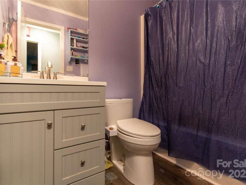 115 Setter Court, Statesville, NC 28625.  MLS# CAR4222635, YatesRealty ID 21211. 2nd full bath