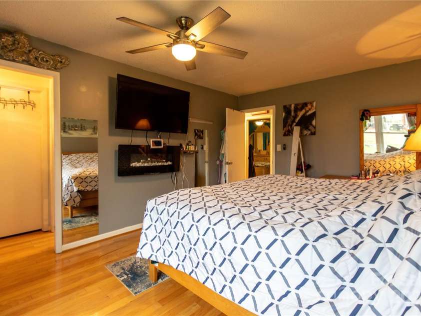 115 Setter Court, Statesville, NC 28625.  MLS# CAR4222635, YatesRealty ID 21211. Incredible size bedroom