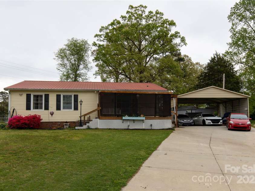 115 Setter Court, Statesville, NC 28625.  MLS# CAR4222635, YatesRealty ID 21211. New concrete double driveway