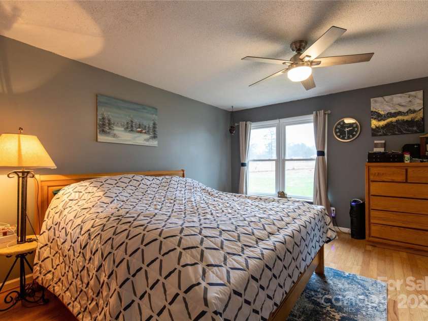 115 Setter Court, Statesville, NC 28625.  MLS# CAR4222635, YatesRealty ID 21211. Oversized bedroom