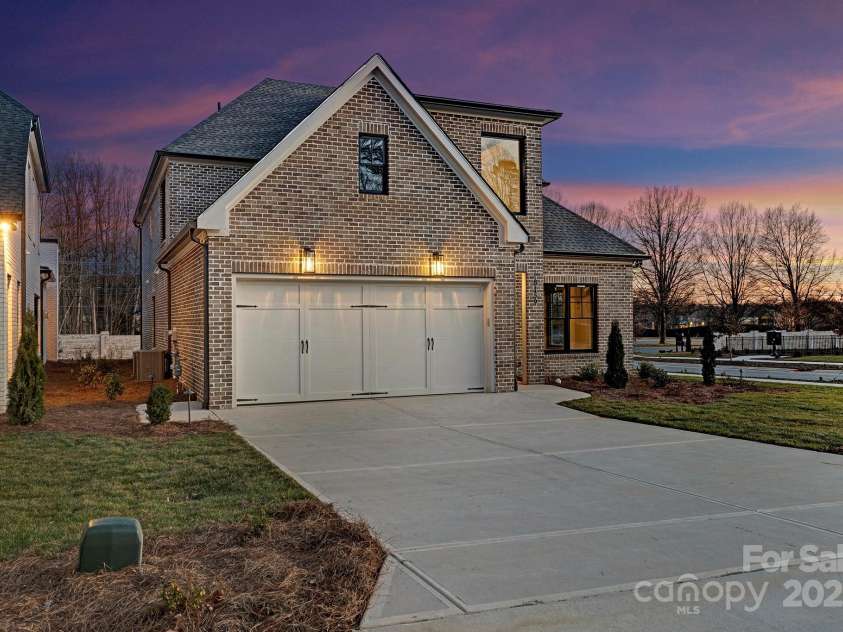 8159 Fairview Road, Charlotte, NC 28226.  MLS# CAR4072646, YatesRealty ID 21212. 