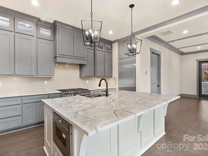 8159 Fairview Road, Charlotte, NC 28226.  MLS# CAR4072646, YatesRealty ID 21212. 