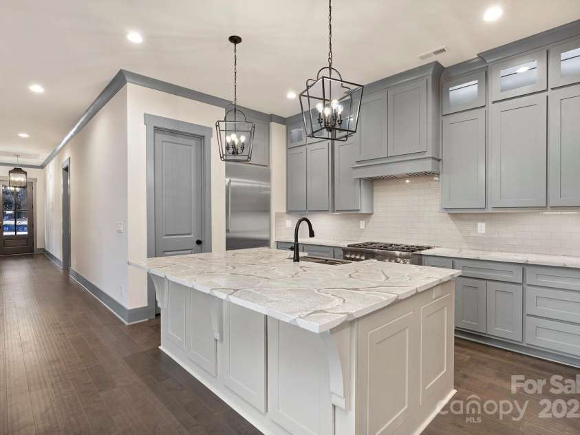 8159 Fairview Road, Charlotte, NC 28226.  MLS# CAR4072646, YatesRealty ID 21212. 