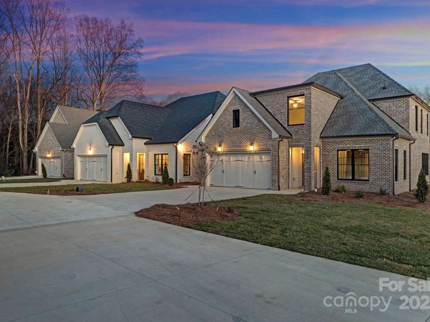 8159 Fairview Road, Charlotte, NC 28226.  MLS# CAR4072646, YatesRealty ID 21212. 
