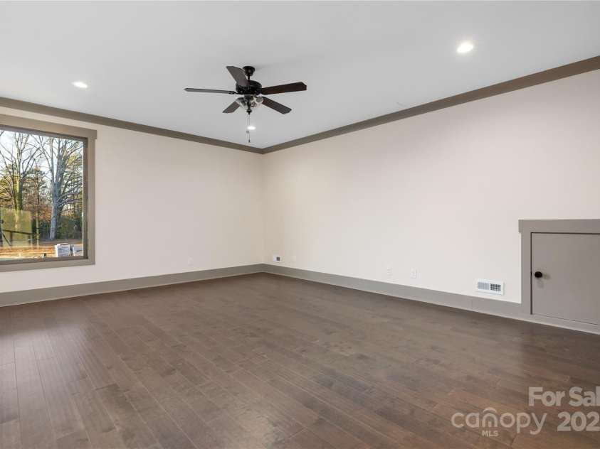 8159 Fairview Road, Charlotte, NC 28226.  MLS# CAR4072646, YatesRealty ID 21212. Bonus Room