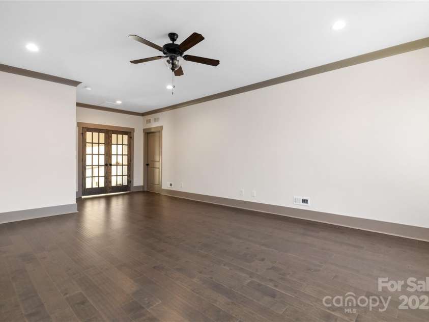 8159 Fairview Road, Charlotte, NC 28226.  MLS# CAR4072646, YatesRealty ID 21212. Bonus Room