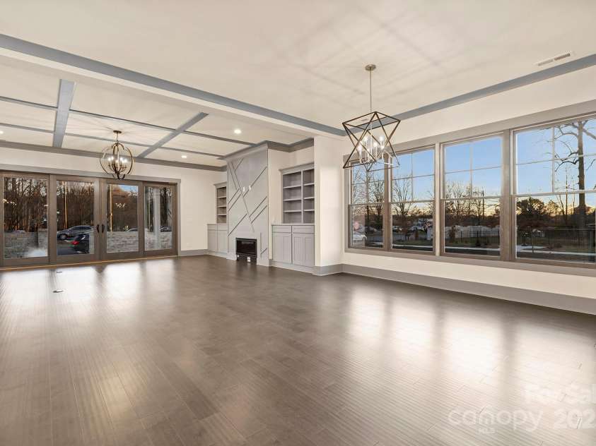 8159 Fairview Road, Charlotte, NC 28226.  MLS# CAR4072646, YatesRealty ID 21212. Great Room