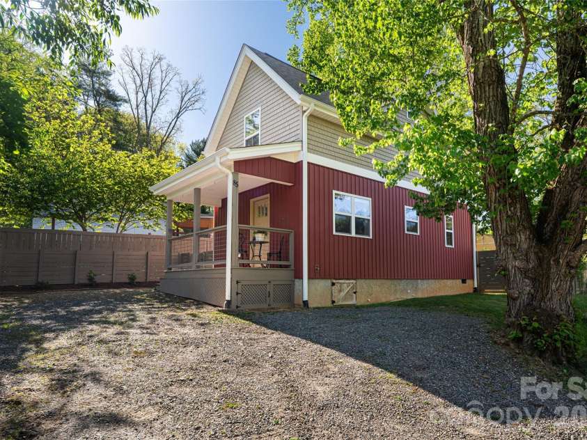 85 New Salem Road, Swannanoa, NC 28778.  MLS# CAR4372802, YatesRealty ID 21213. 